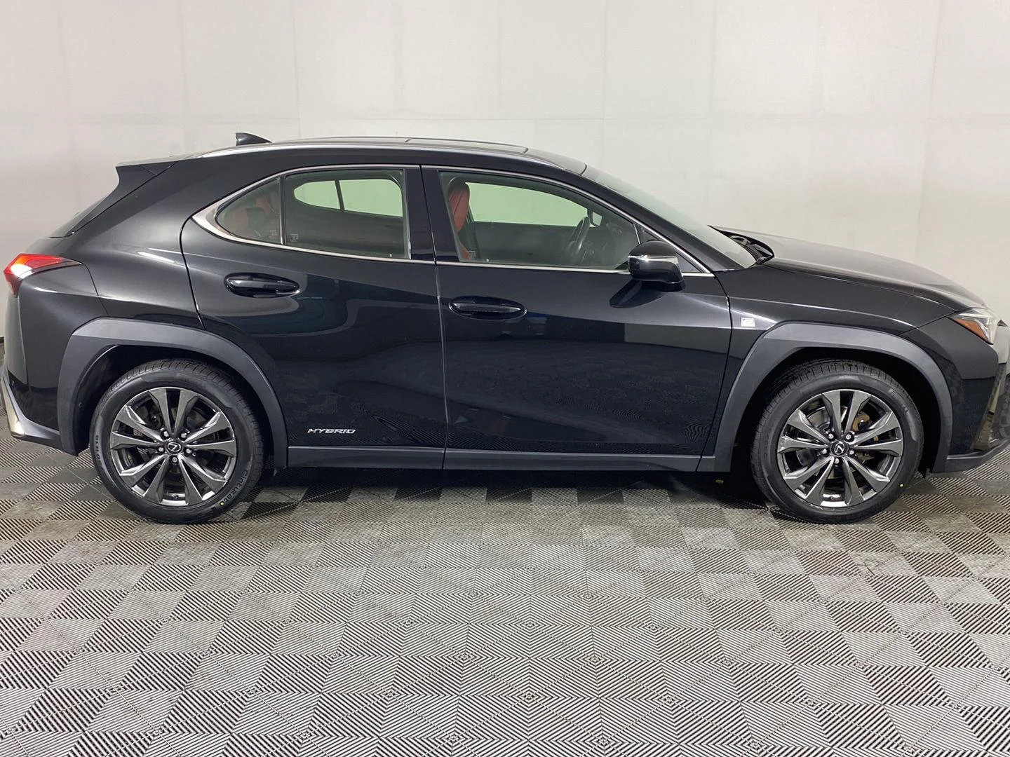 Used 2019  Lexus UX 250h F SPORT image 3