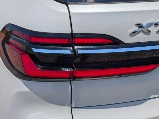 Used 2023 White BMW xDrive40i image 17
