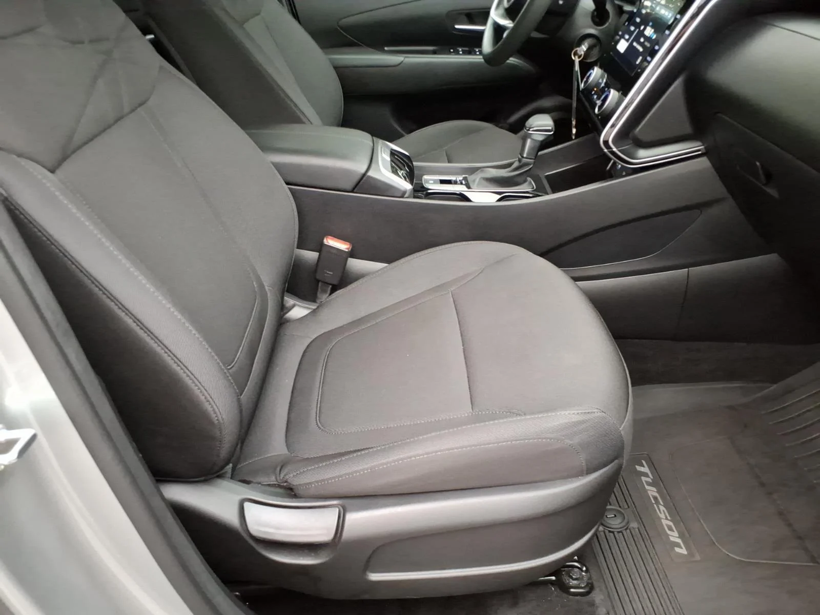 Used 2022 Shimmering Silver Hyundai SE image 19