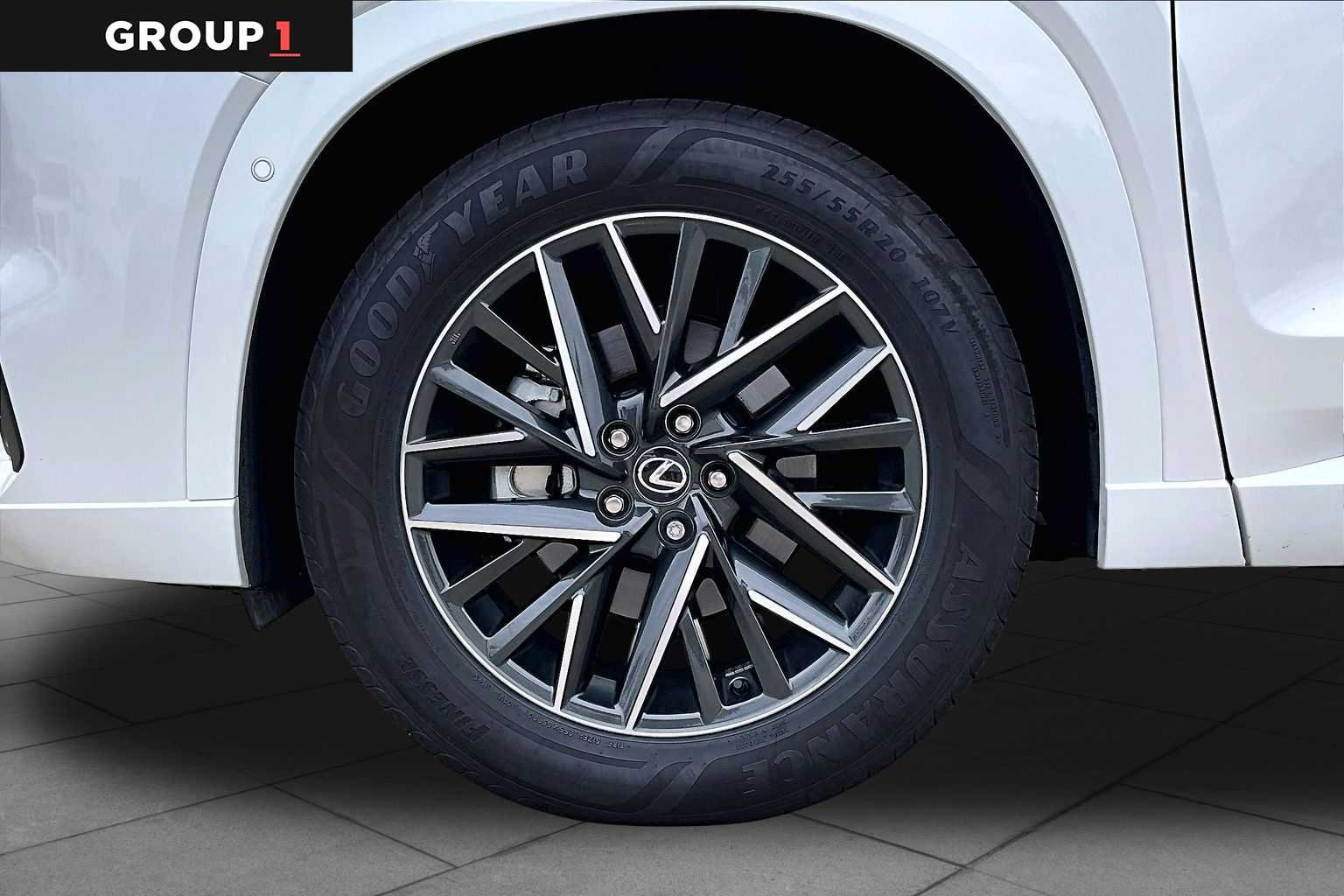 Certified Used 2025 WIND CHILL PEARL Lexus Premium image 9