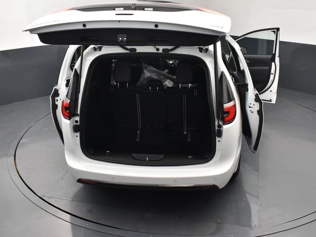 2026 Chrysler Pacifica Select - Photo 29
