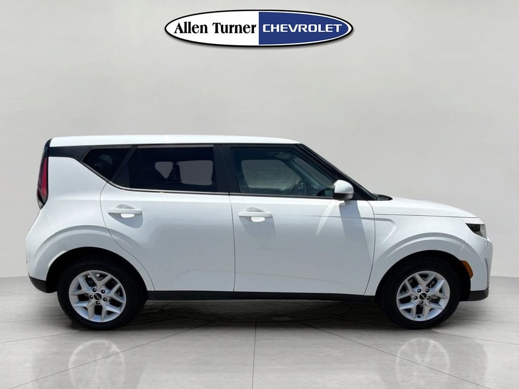 Used 2024 White Kia LX image 3