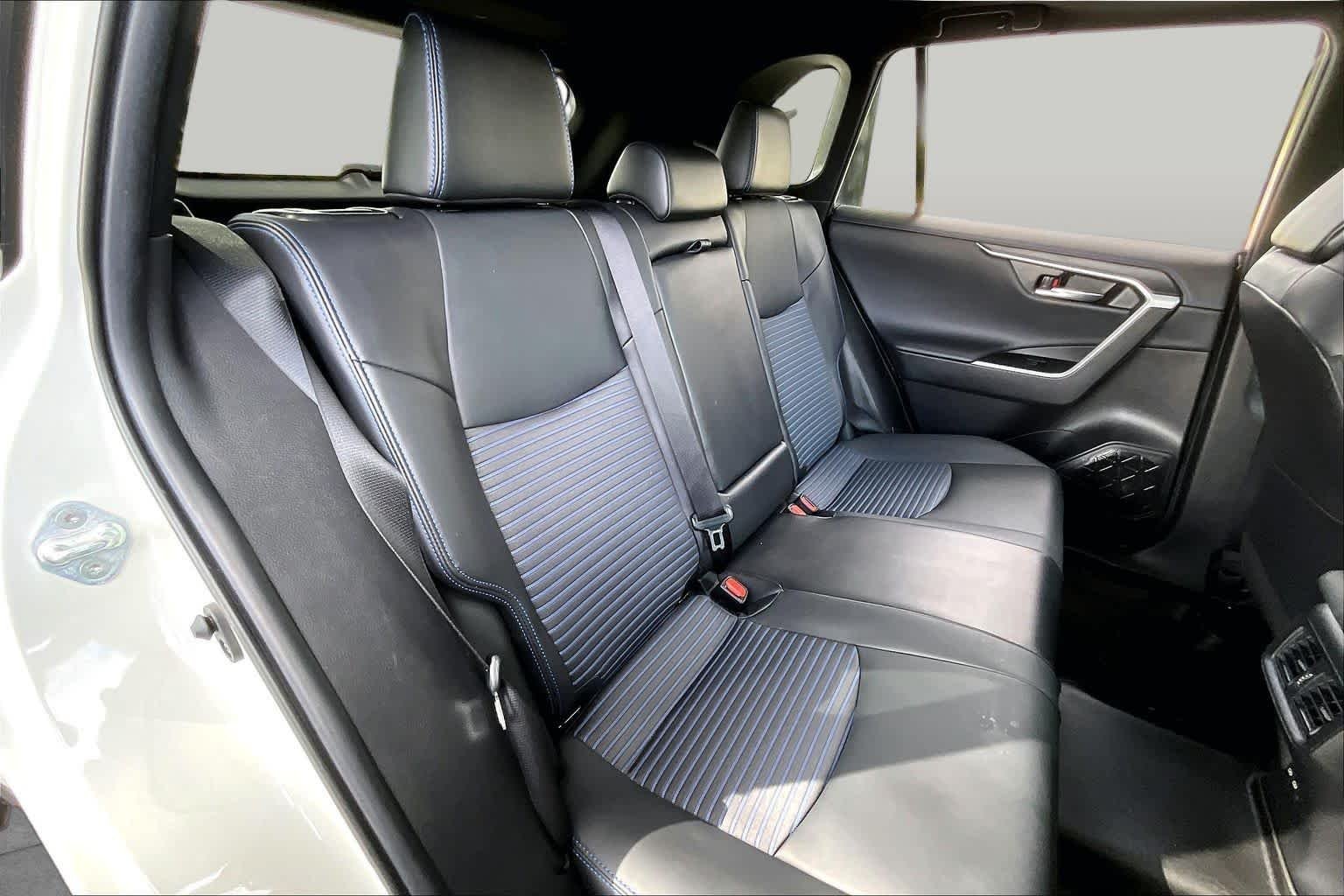 Used 2022 Blizzard Pearl/Midnight Black Metallic Toyota Hybrid XSE image 20