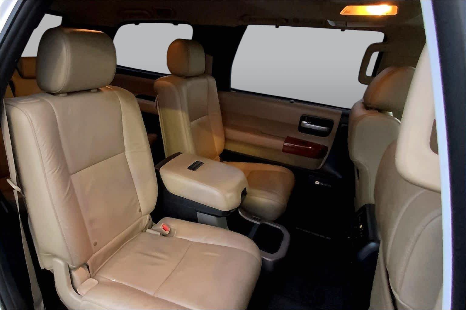 Used 2018 Blizzard Pearl Toyota Platinum image 17