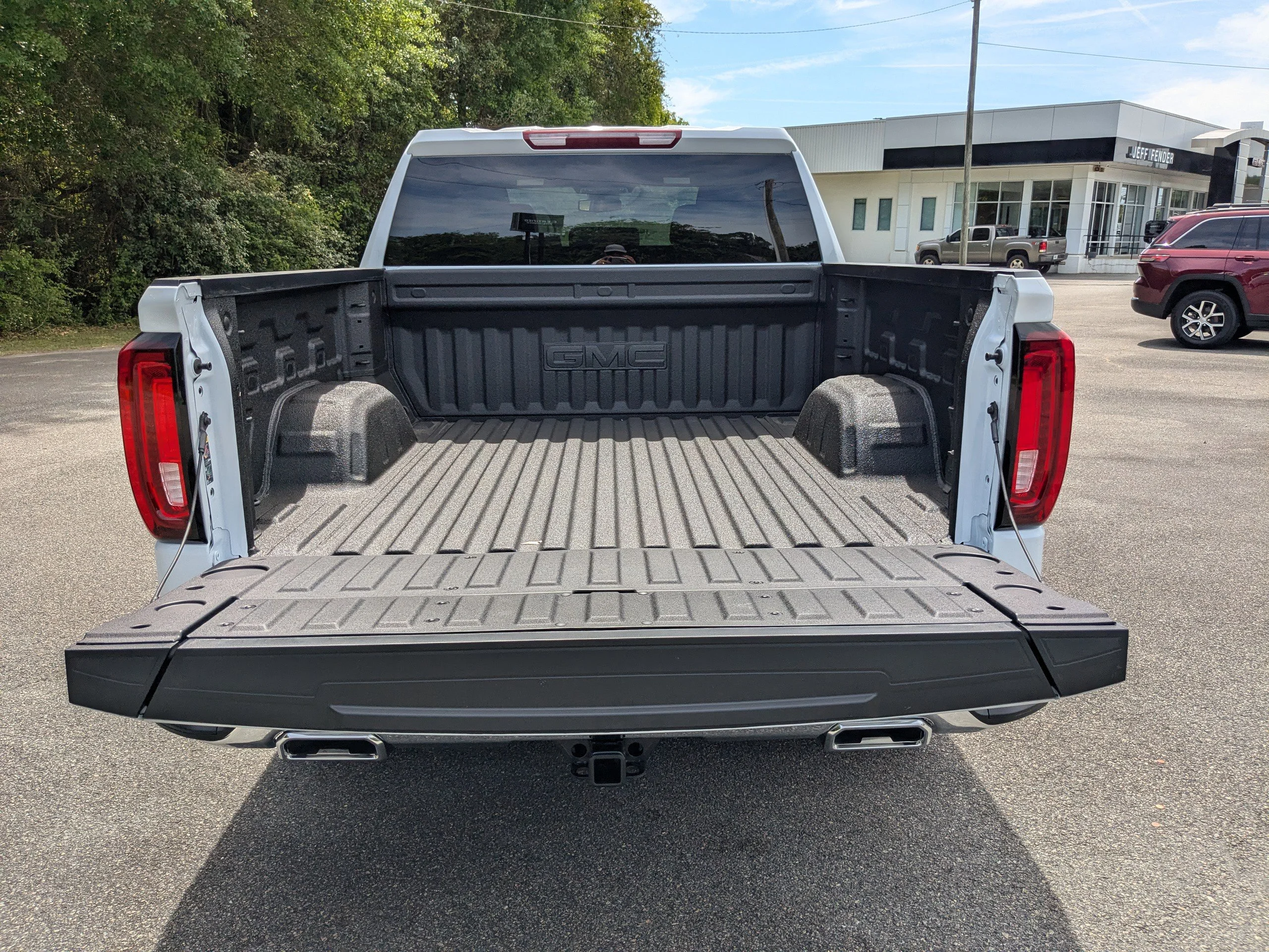 2026 GMC Sierra 1500 SLT - Photo 13