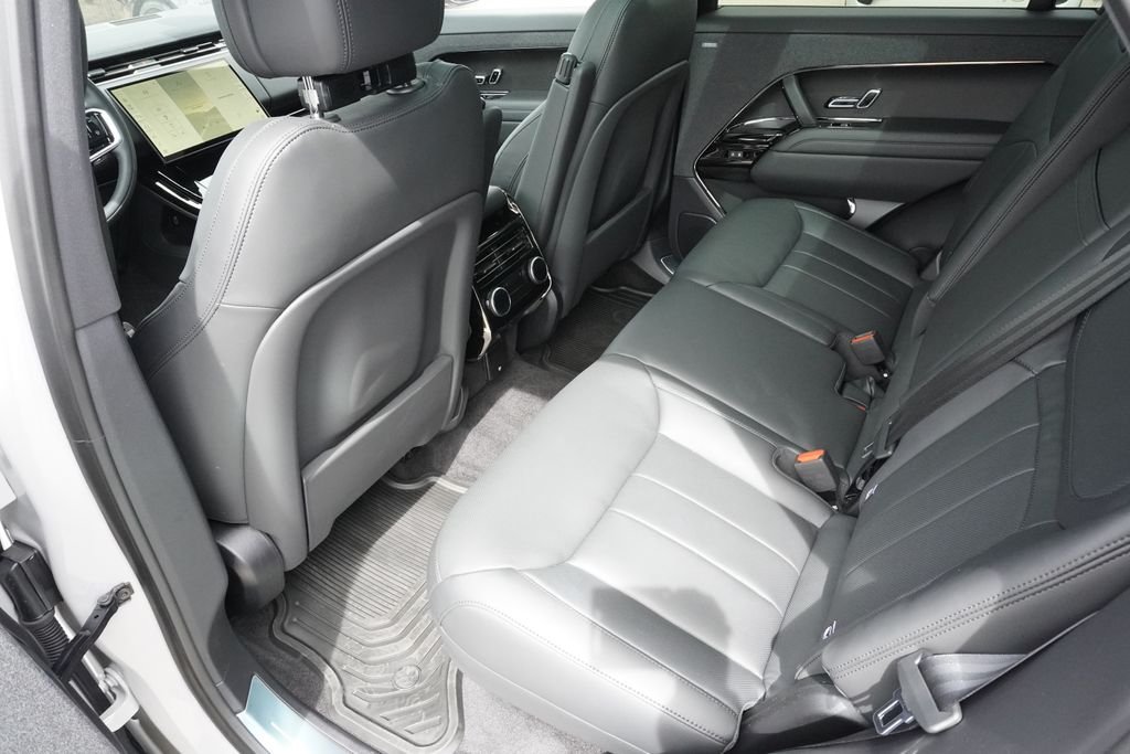 New 2026 Borasco Grey Land Rover SE image 29