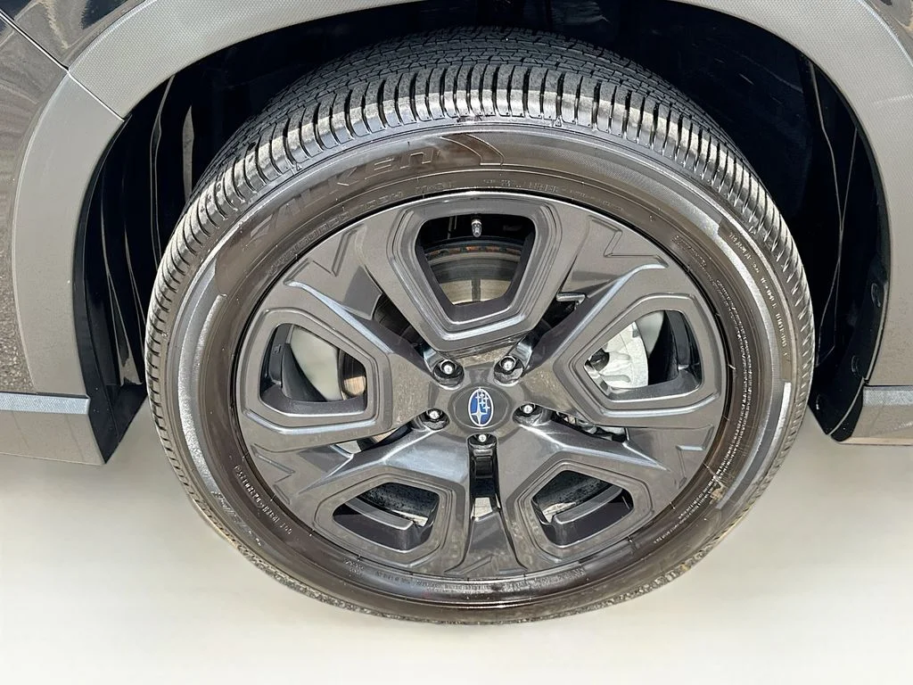 Used 2025 Black Subaru Onyx Edition Touring image 42