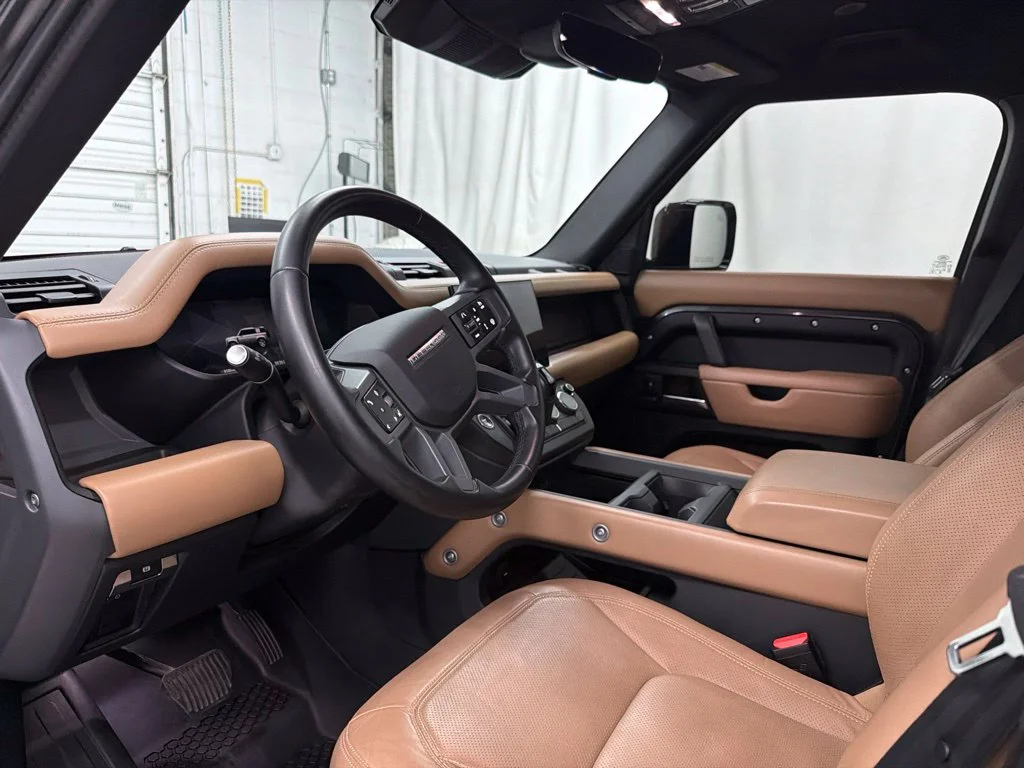Used 2025 Silver Land Rover X-Dynamic SE image 14