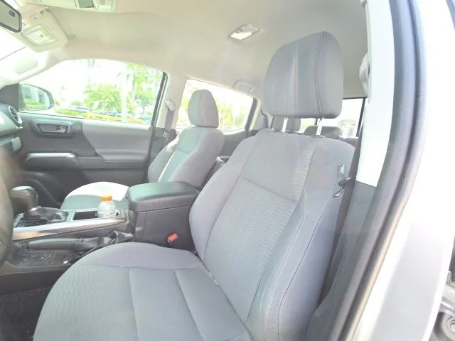 Used 2019 Silver Toyota SR5 image 4