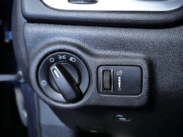Used 2013 Gray Dodge SXT image 22