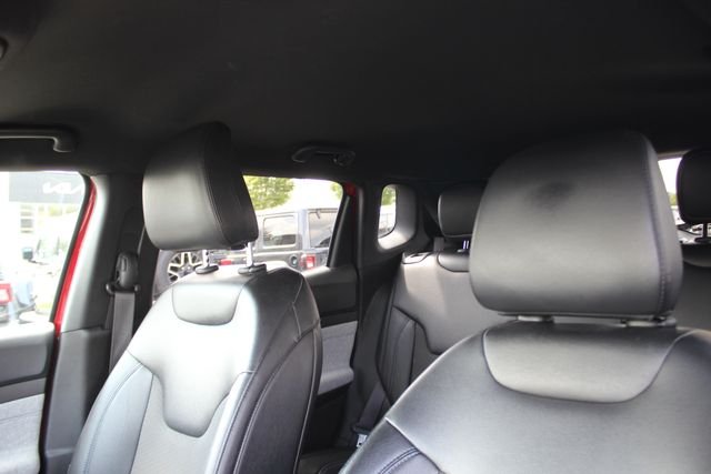 Used 2024 Red Jeep Latitude image 21