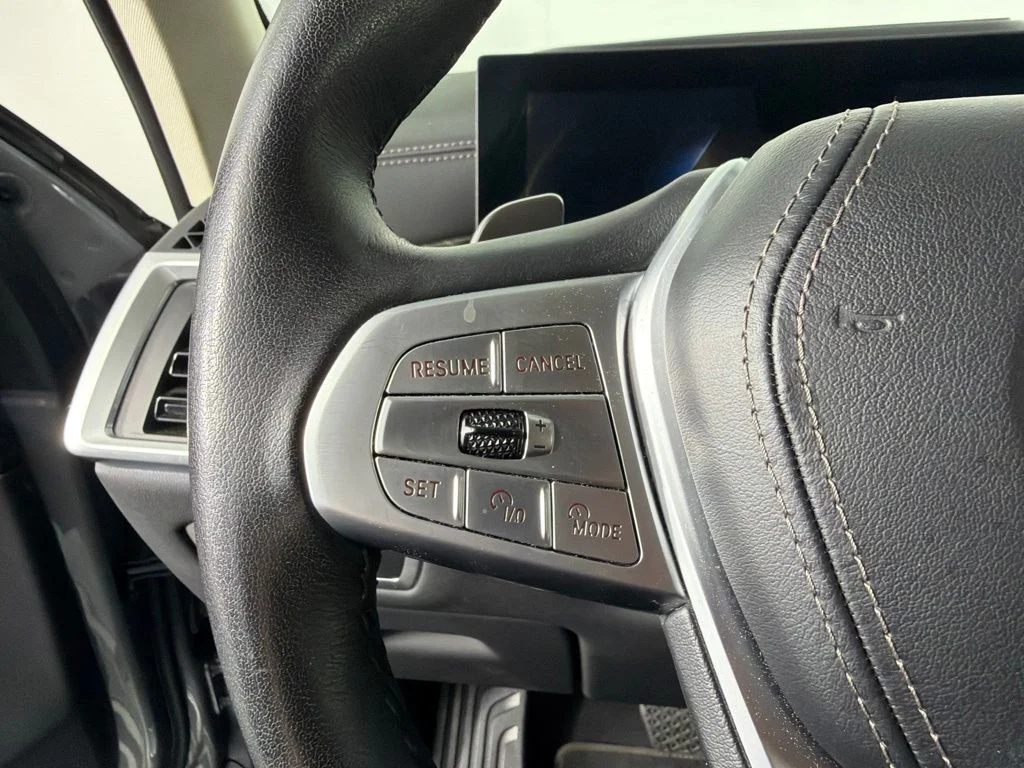 Used 2025 Gray BMW xDrive40i image 31