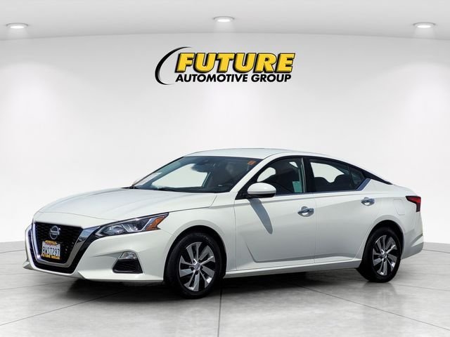 Used 2021 White Nissan 2.5 S image 5