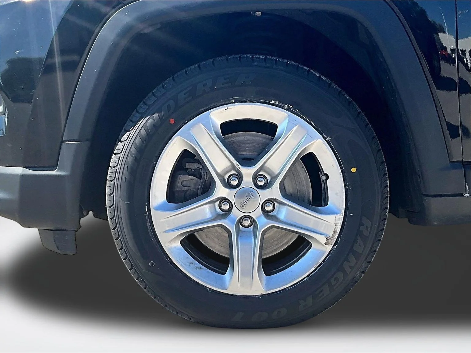 Used 2023 Black Jeep Latitude image 10