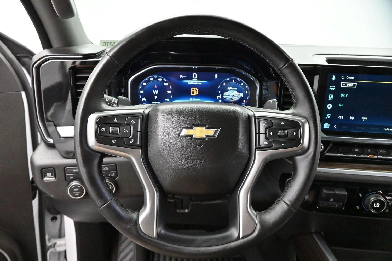 Used 2025 Summit White Chevrolet LT image 15