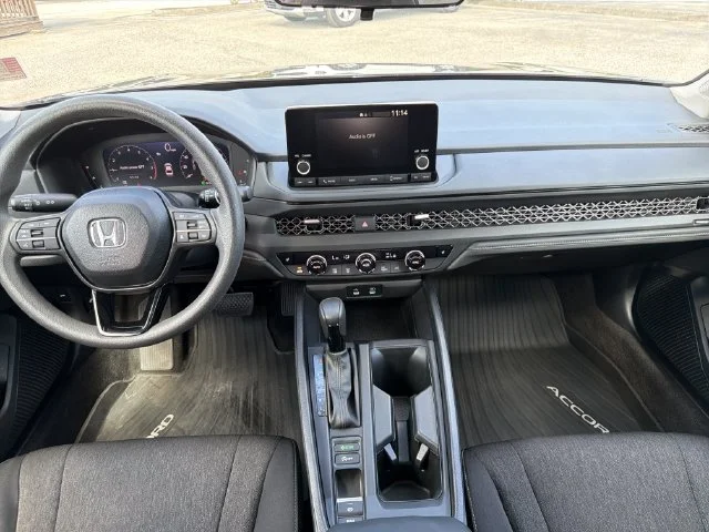 Used 2025  Honda SE image 13