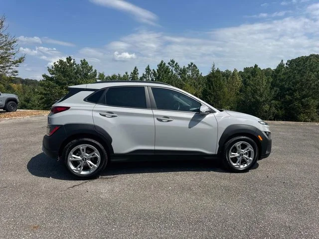 Used 2022 Silver Hyundai SEL image 3