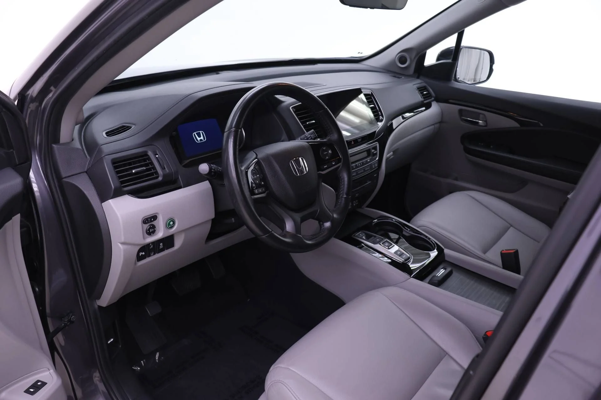 Certified Used 2021 Gray Honda Touring image 3