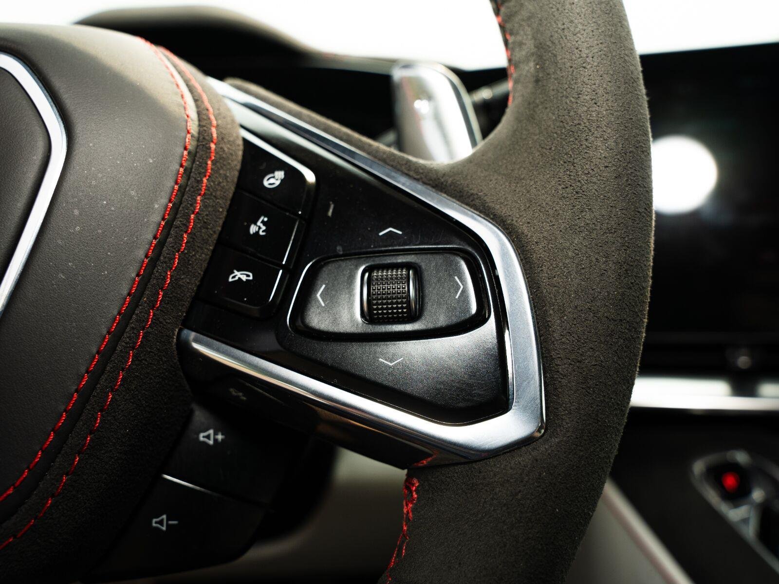 Used 2023 White Pearl Metallic Tricoat Chevrolet Stingray image 36