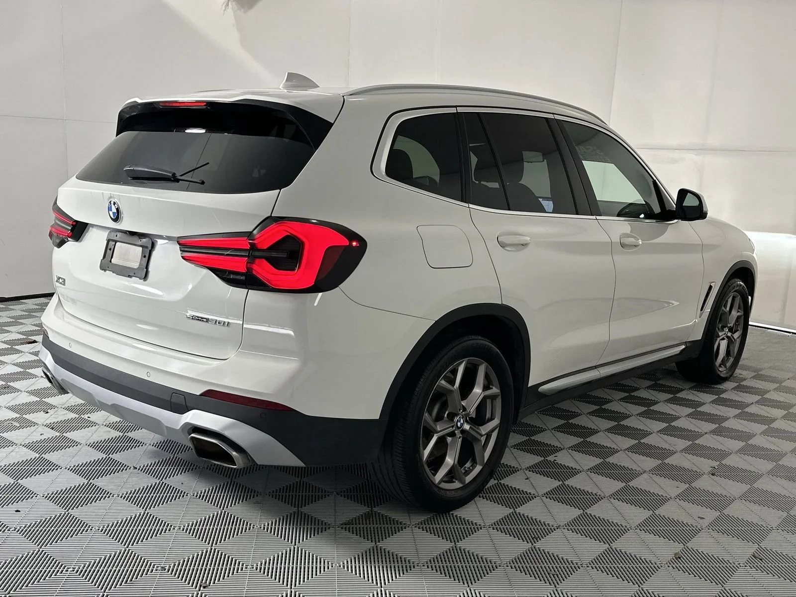 Used 2023 White BMW sDrive30i image 8