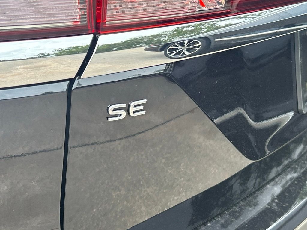New 2026 Black Volkswagen SE w/Technology image 27