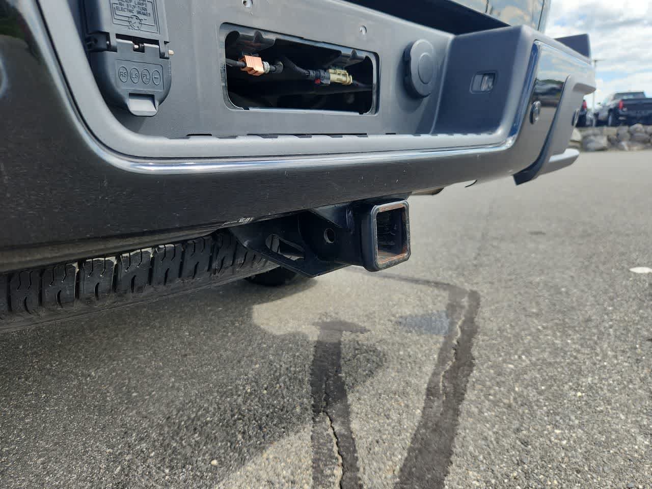 Used 2022 Black Chevrolet 4WD Z71 image 16