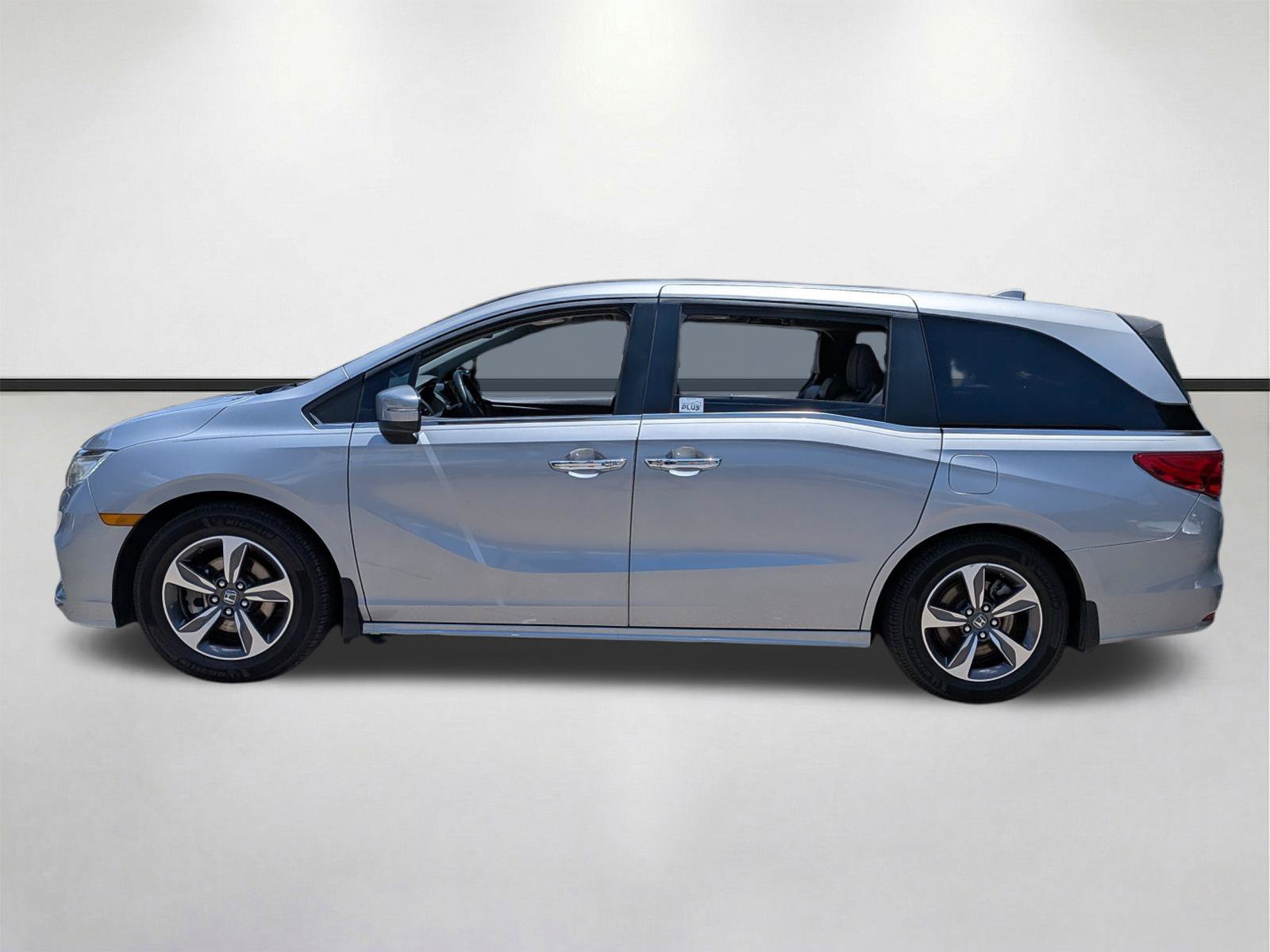 Used 2019 Lunar Silver Metallic Honda Touring image 7