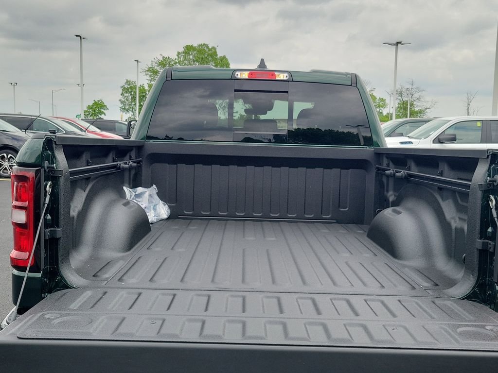 New 2026 Serrano-Green Metallic Exterior Paint RAM BLACK EXPRESS EDITION image 7