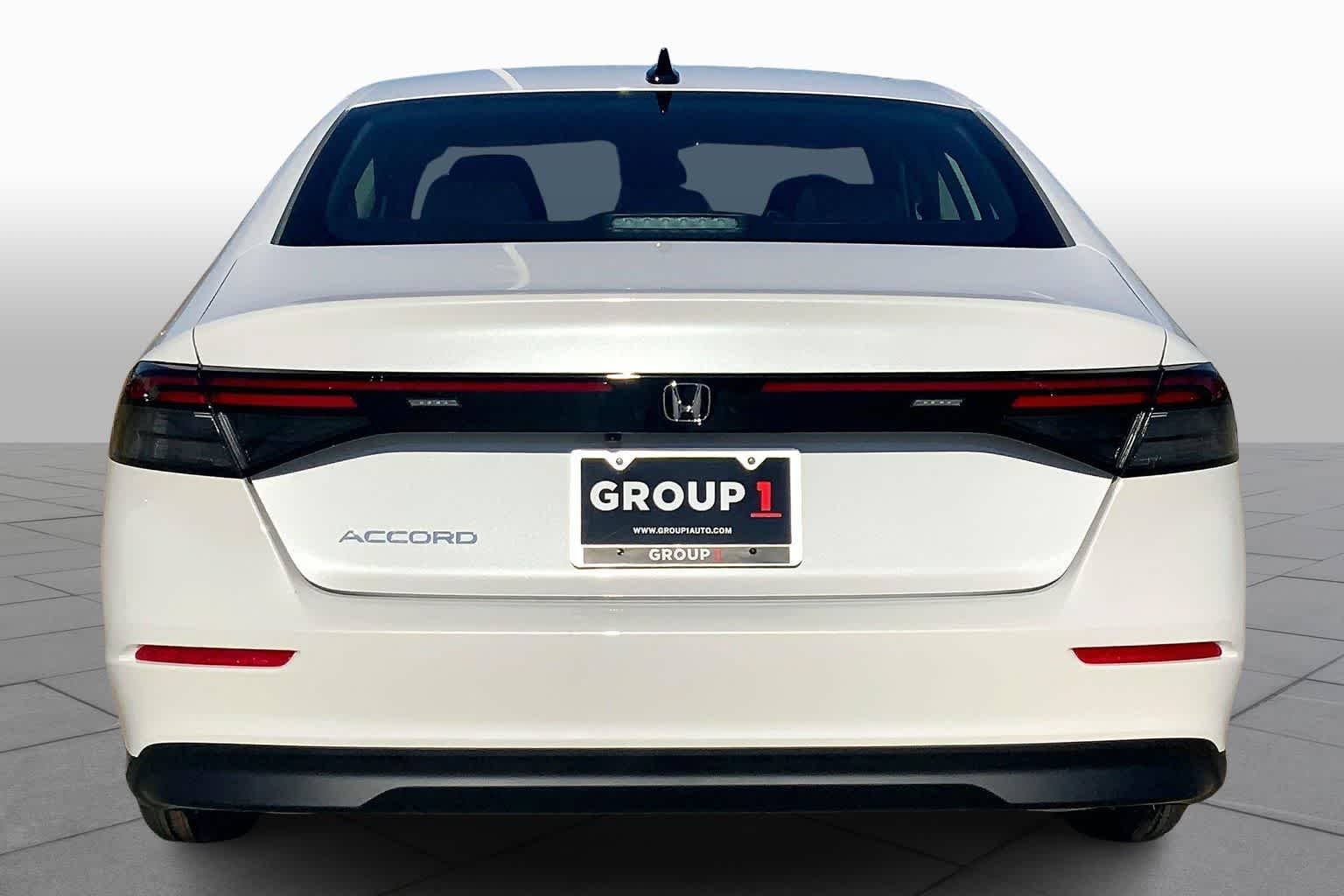 New 2026 Platinum White Pearl Honda SE image 4