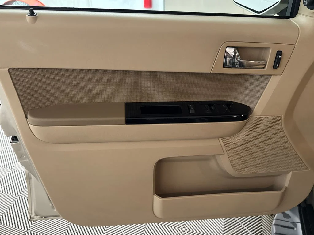 Used 2011 Gold Ford Limited image 17