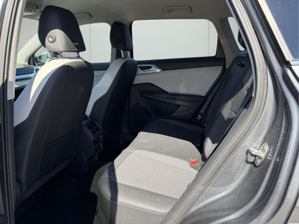 Used 2025 Gray Volkswagen 1.5T SE image 14
