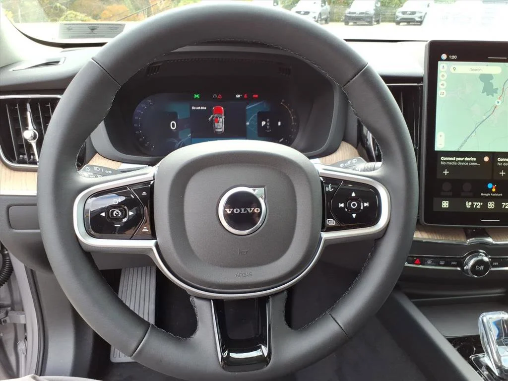 2026 Volvo XC60 Plus - Photo 13