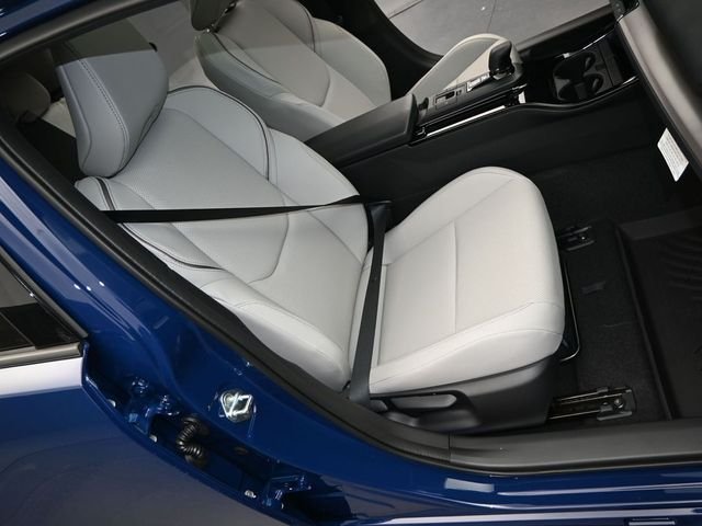 2026 Toyota Prius XLE - Photo 16