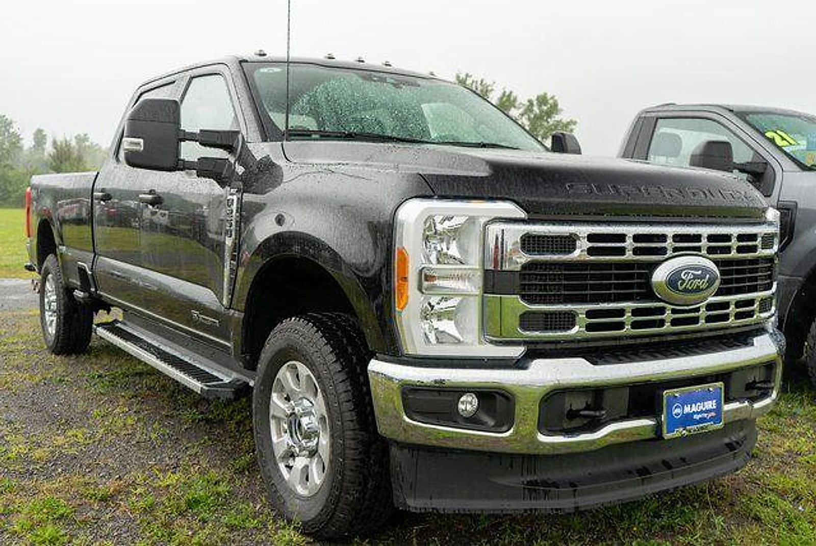 Used 2023 Agate Black Metallic Ford XLT image 4