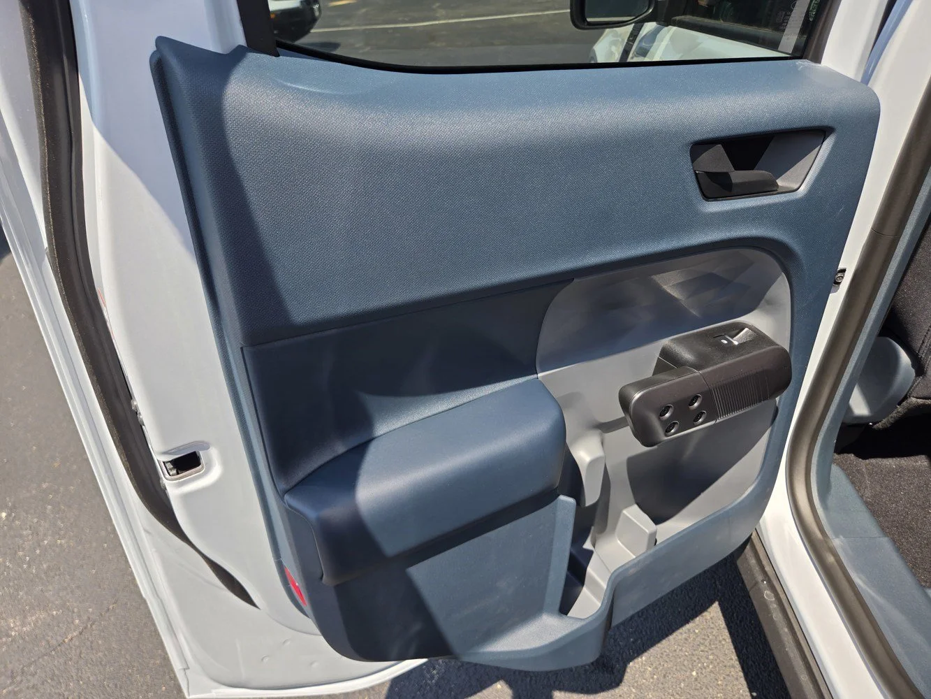 New 2026 Space White Metallic Ford XLT image 23
