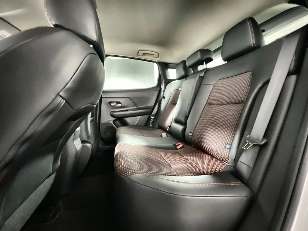 New 2026 Aspen White TriCoat / Super Black Two-tone Nissan SR image 23