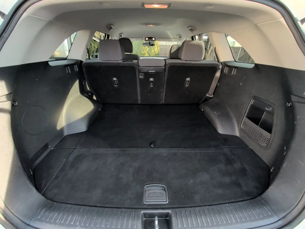 Used 2018 White Kia LX image 12