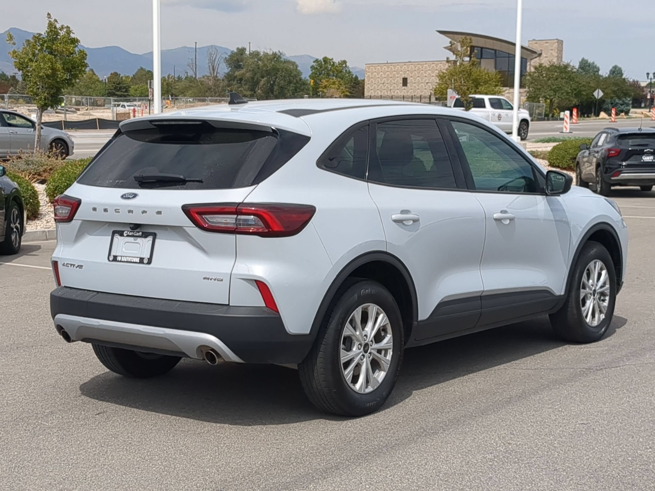 Used 2025 Silver Metallic Ford Active image 3