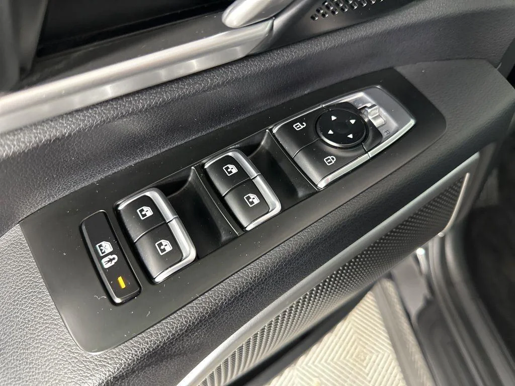 Used 2021 Ebony Black Kia S image 19