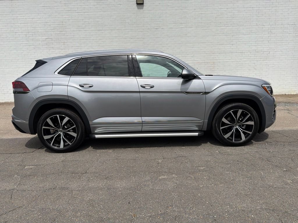 2025 Volkswagen Atlas Cross Sport 2.0T SEL Premium R-Line 4MOTION's photo
