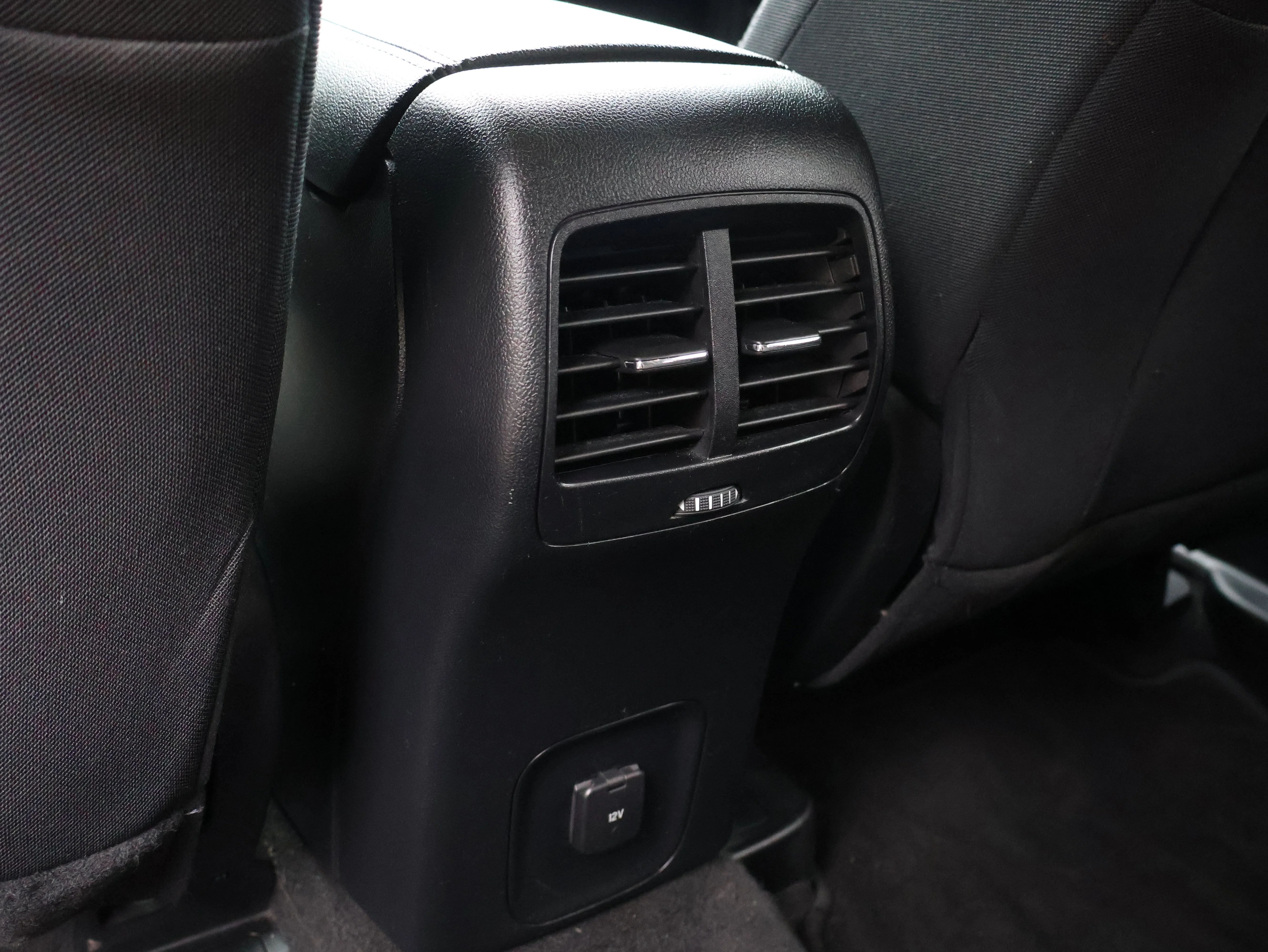 Used 2020 Ingot Silver Metallic Ford SE image 17