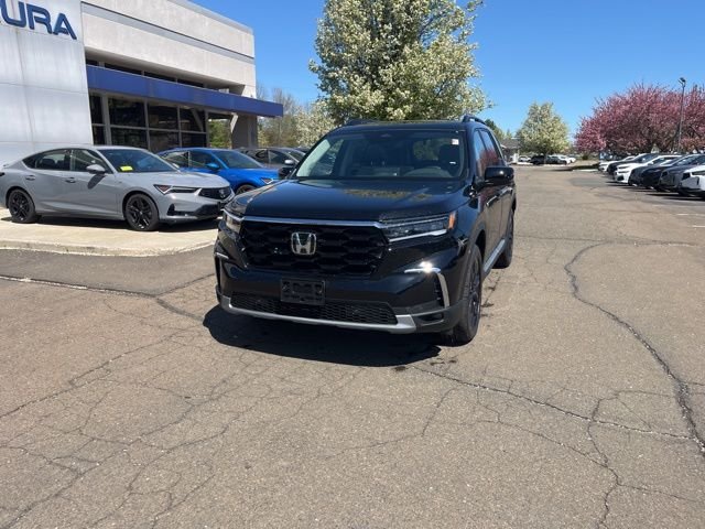 Used 2025 Crystal Black Pearl Honda Touring image 30