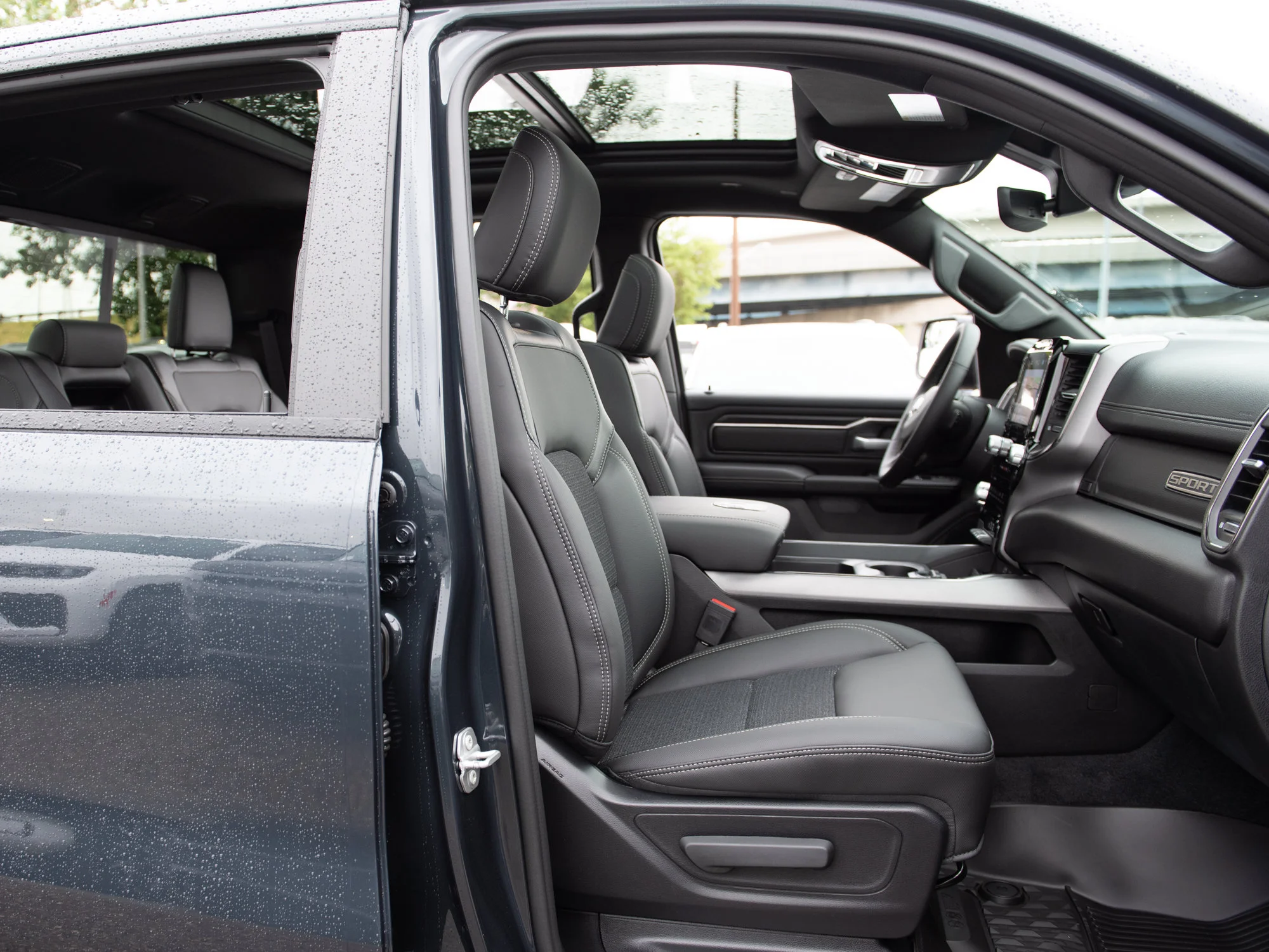 New 2026 Blue RAM Sport* Crew Cab 4x4, Panoramic Sunroof, Heated Seats/Wheel, Nav image 27
