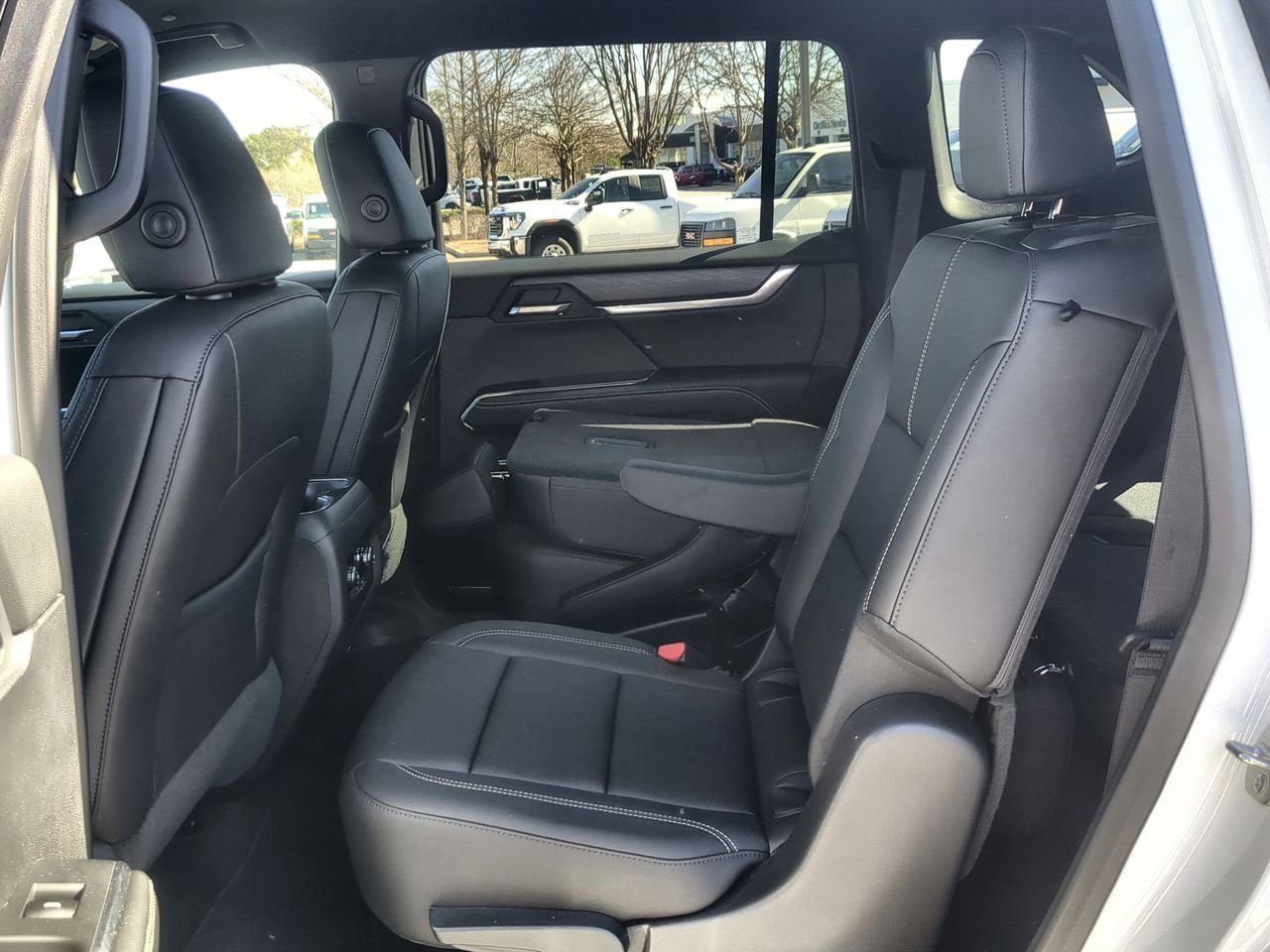 Used 2025 Summit White GMC Elevation image 25
