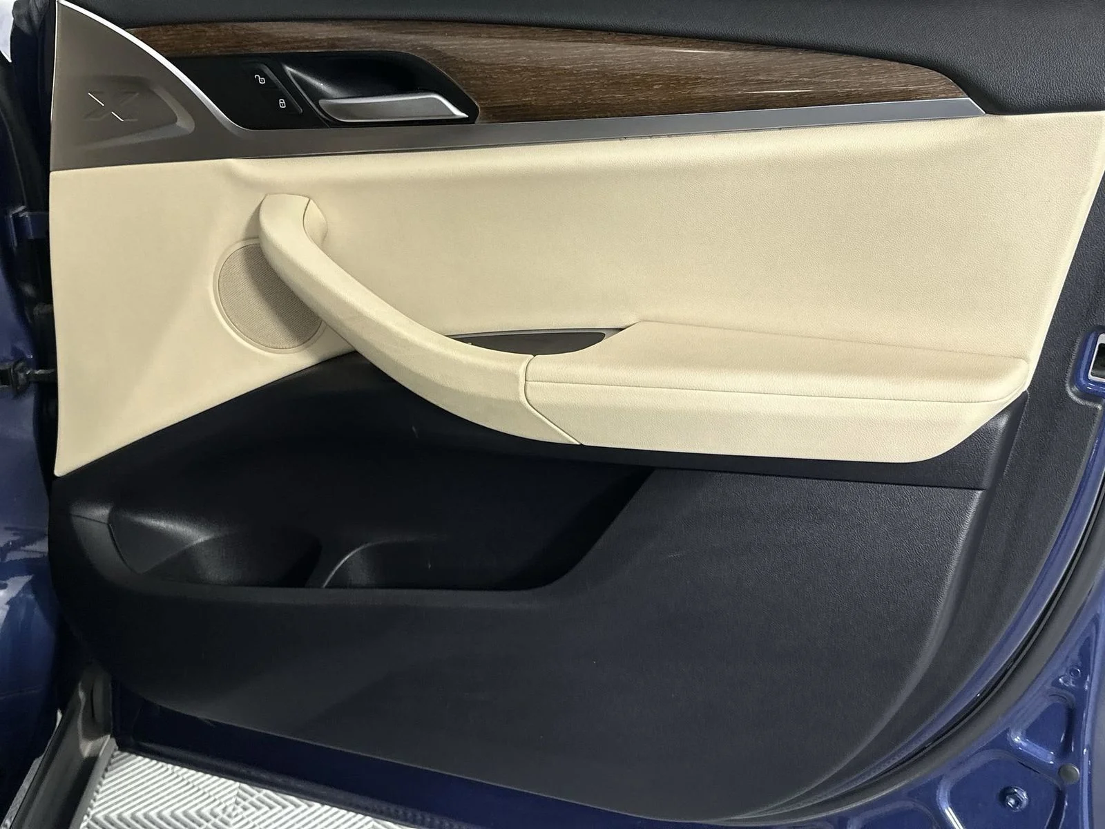 Used 2019 Blue BMW xDrive30i image 30