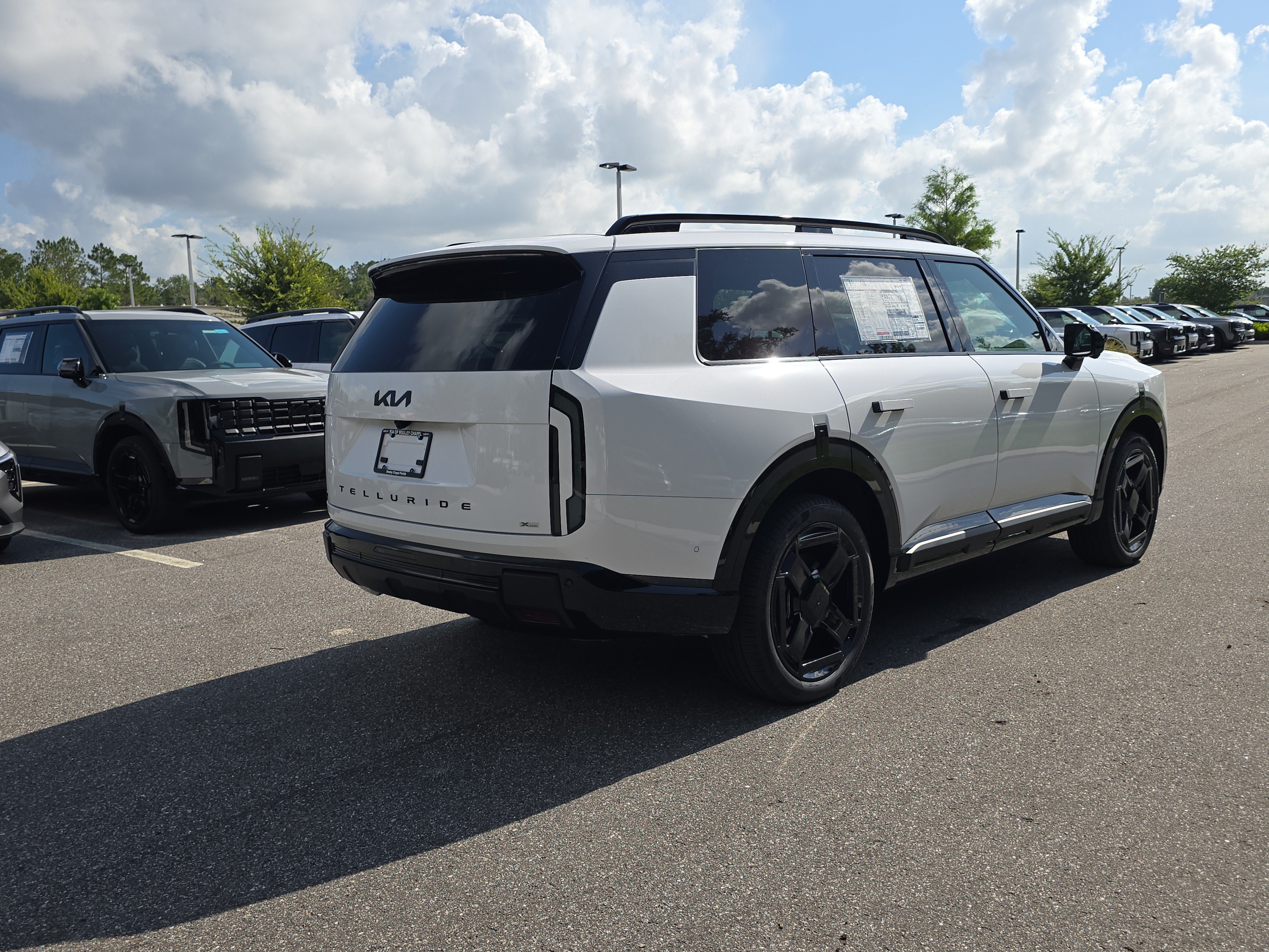 New 2027 Glacial White Pearl Kia X-LINE SX image 8