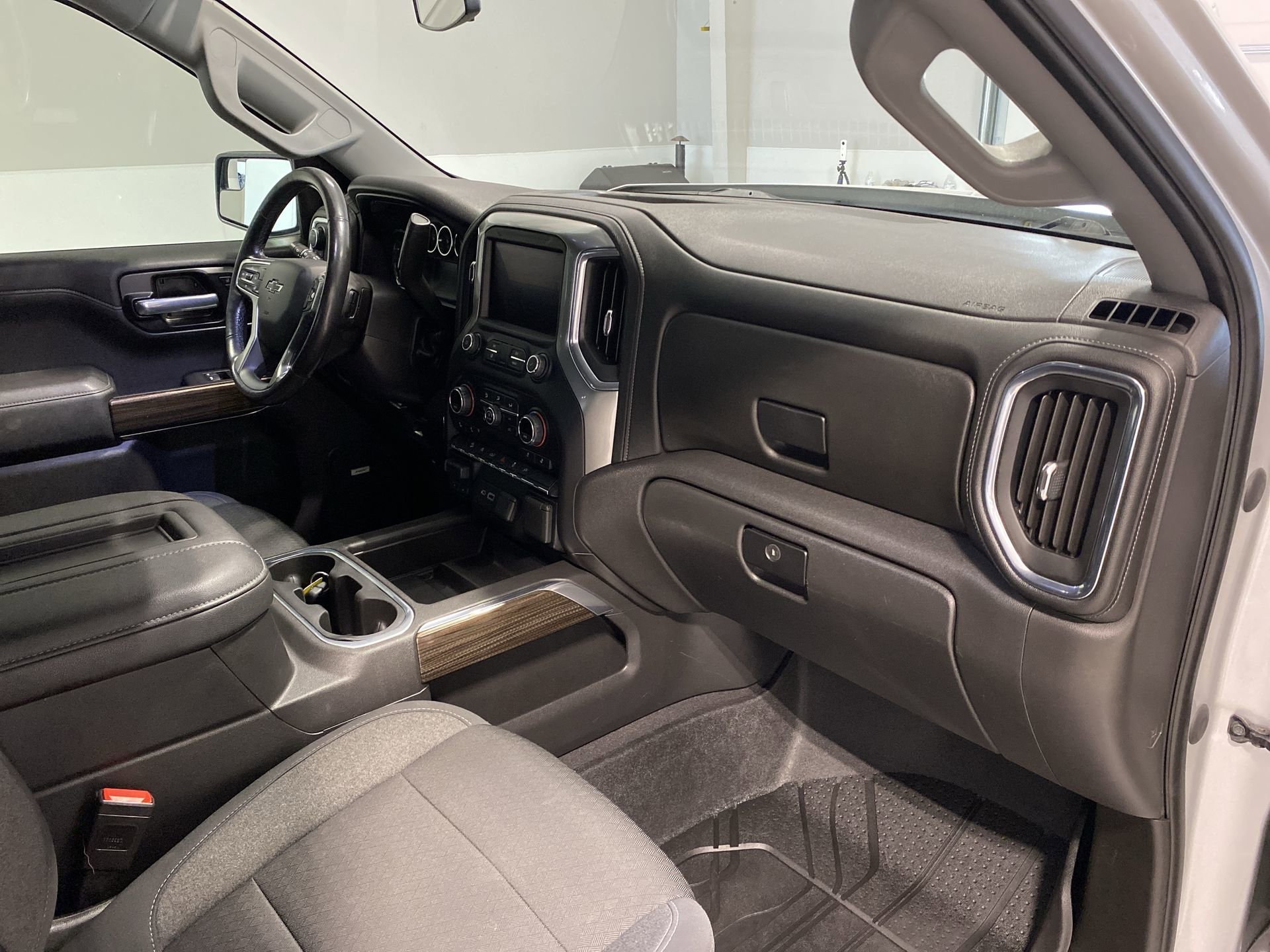 Used 2021 Silver Ice Metallic Chevrolet RST image 28