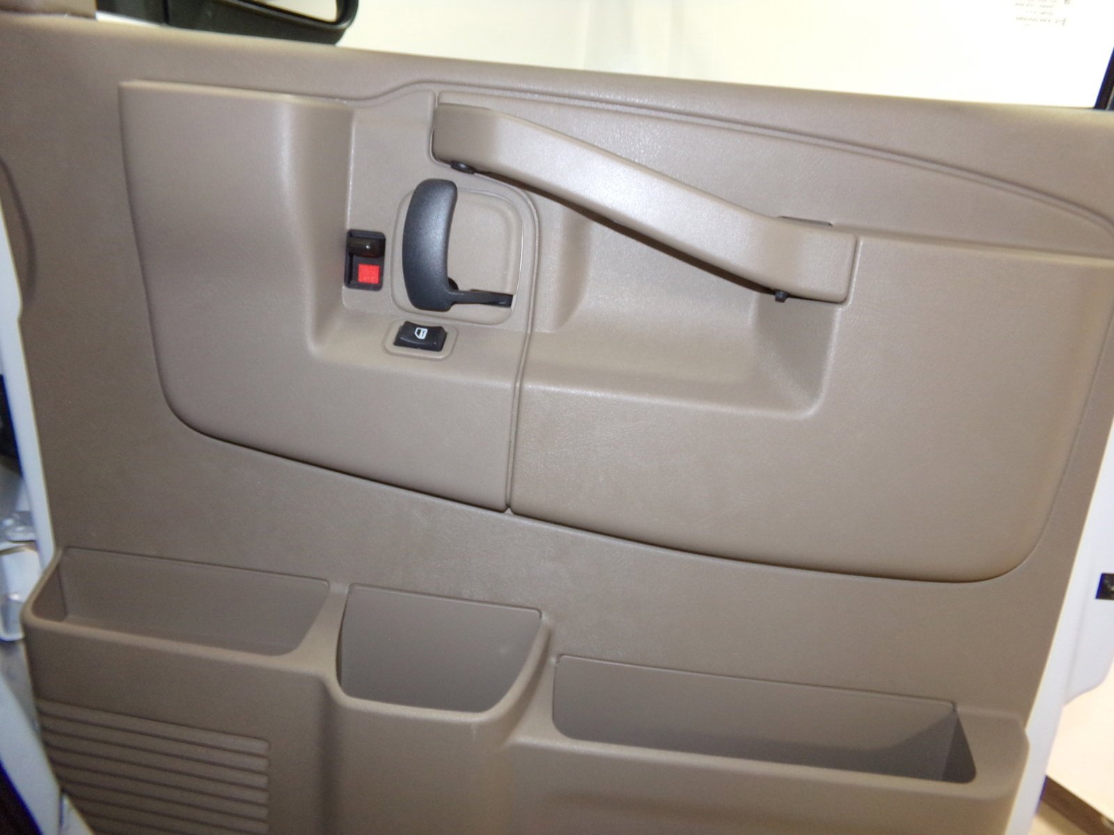 2025 GMC Savana Cargo Work Van - Photo 7