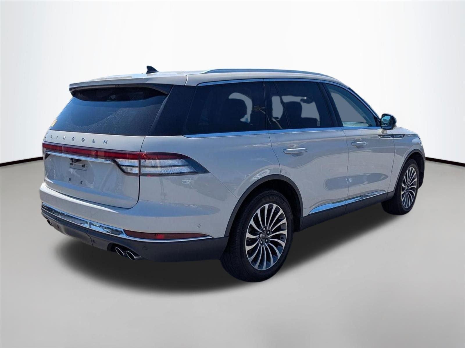 Certified Used 2021 Ceramic Pearl Lincoln Reserve image 5