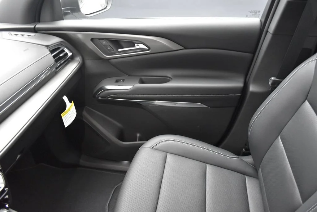 New 2026 Summit White Chevrolet LT image 15